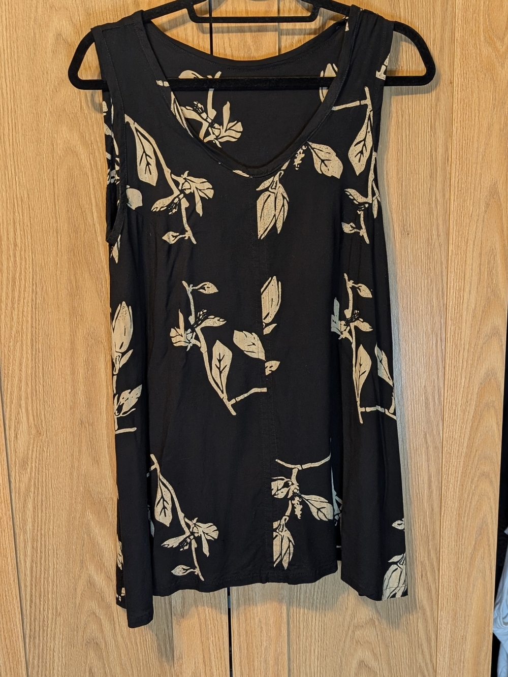 Source Unknown Black Tank Top with Cream Botanical Print